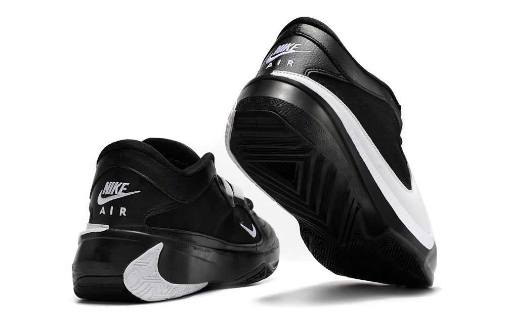 Nike Zoom Freak 5 Black and white